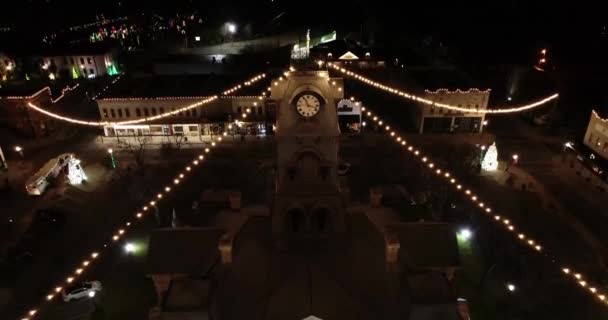 无人机缓缓降落在德克萨斯法院 — 图库视频影像