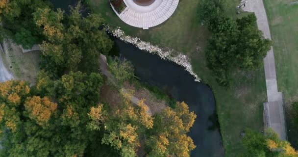 Drone Flying Fountain Granbury Texas Fall Season — Stock videók