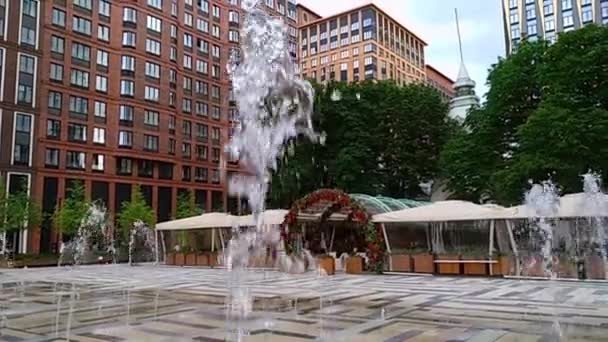 Running fountain in the summer. Global warming, rescue from the heat by fountains — Stock Video