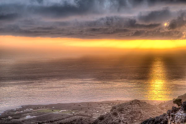 Sunset throwing a glowing pathway across the sea — Stock Photo, Image