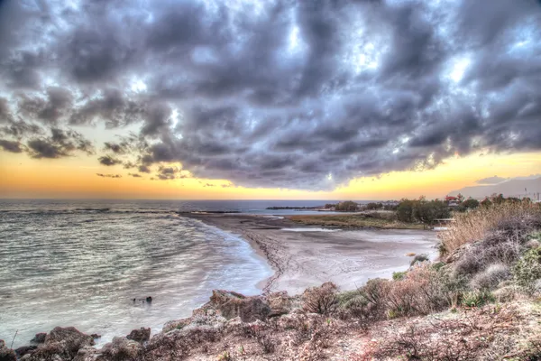Dramatic coastal sunset or sunrise — Stock Photo, Image