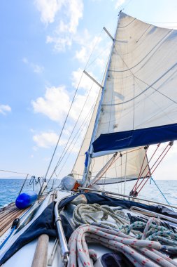 Sakin bir mavi okyanus yatta aboard
