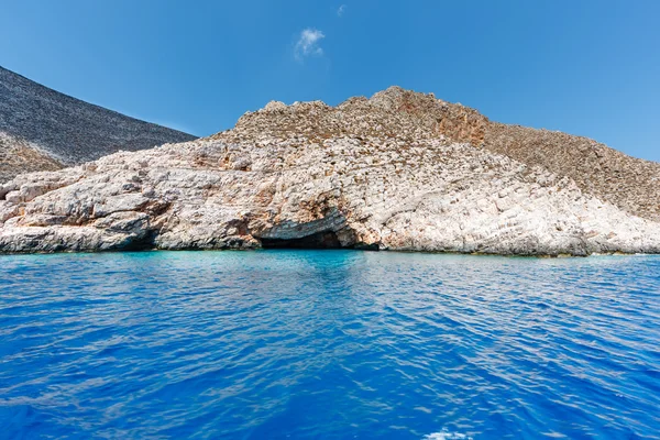 Isola tropicale vulcanica rocciosa — Foto Stock