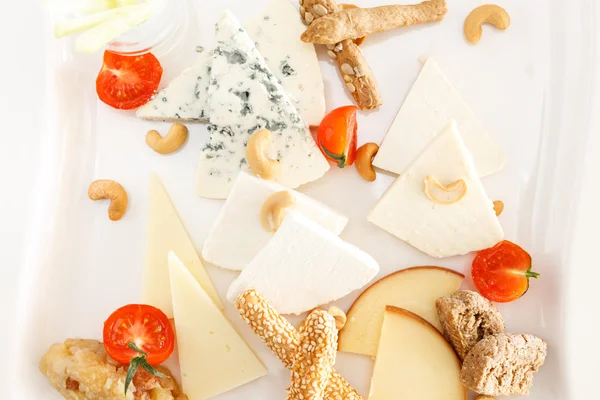 Cheese platter with cashew nuts — Stock Photo, Image