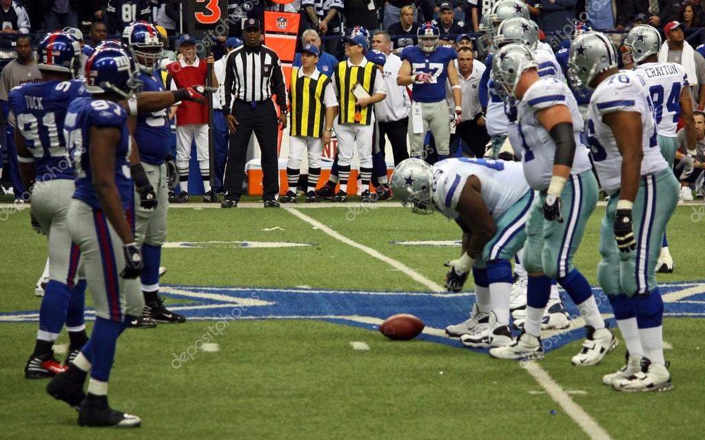 Cowboys Offense Lines Up Stock Editorial Photo © bellafotosolo 39120401