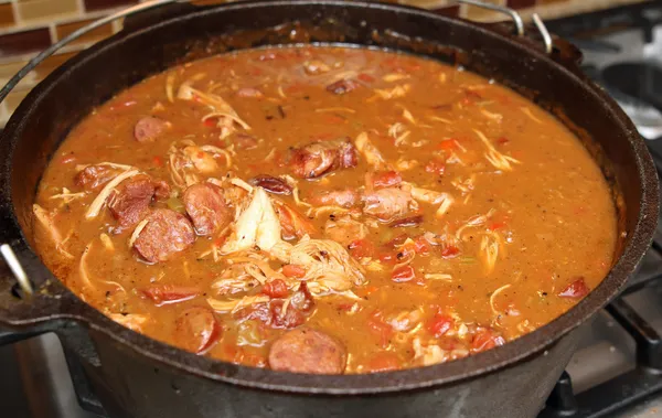 Kip en worst gumbo — Stockfoto