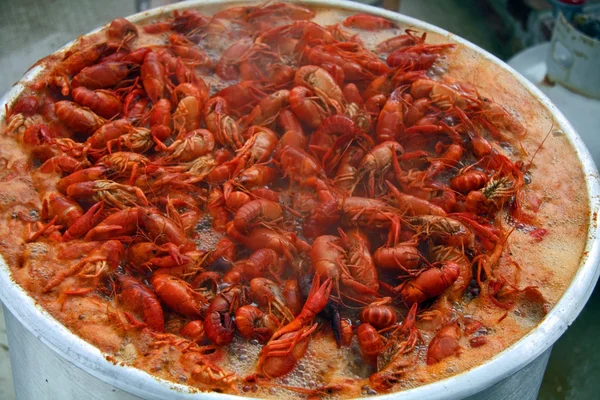 Crawfish in a pot of boiling spicy water. — Stock Photo, Image