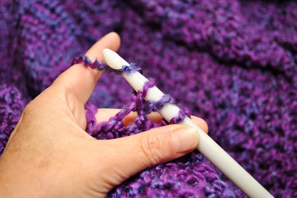 Crocheting a Purple Blanket with Double Crochet Stitches — Stock Photo, Image