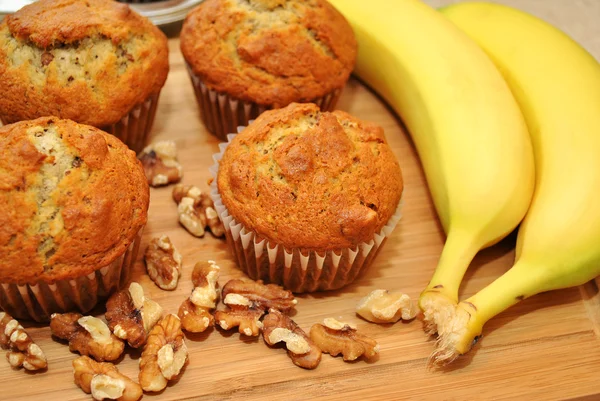 Muffins de nozes de banana — Fotografia de Stock