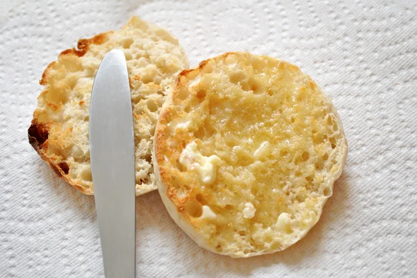 Masłem angielski muffin — Zdjęcie stockowe