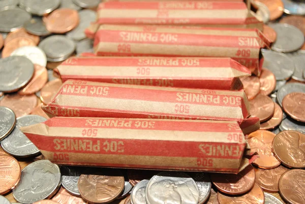 American Rolled Pennies Over Loose Change — Stock Photo, Image