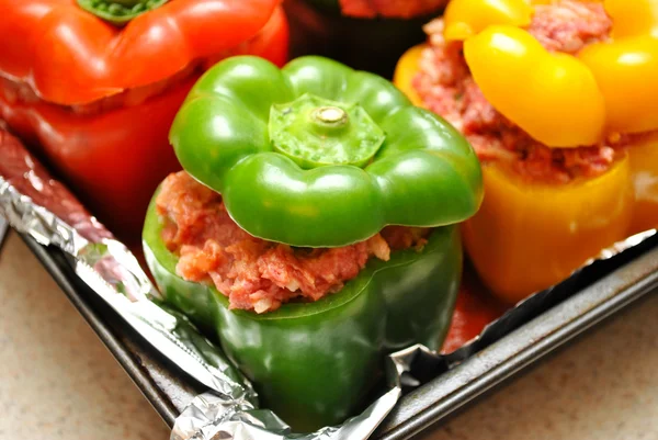 Pimiento relleno verde en una sartén —  Fotos de Stock