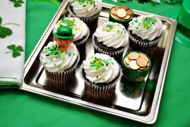 St patrick's day çikolata cupcakes