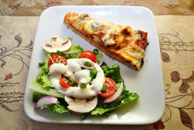 Pizza ve salata kare plaka