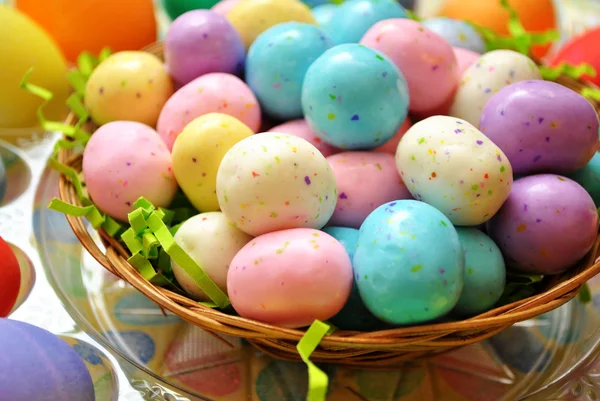 Huevos de Pascua de caramelo malteado — Foto de Stock