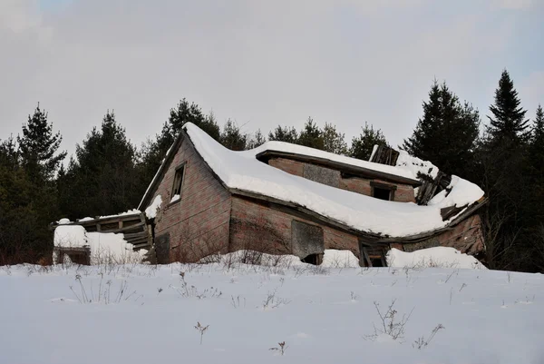 Eingestürztes Schneehaus — Stockfoto
