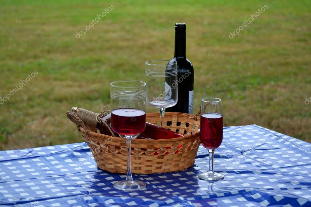 Picnic Wine Stock Photo by ©bandd 41065631