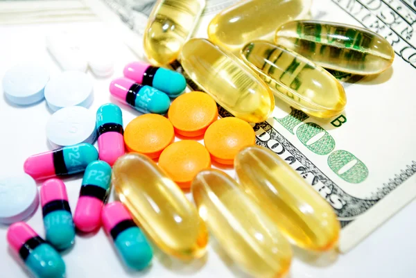 Pills on Money — Stock Photo, Image