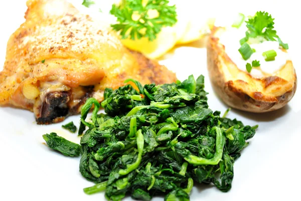 Close-Up of Healthy Spinach Served with Chicken and Potato — Stock Photo, Image