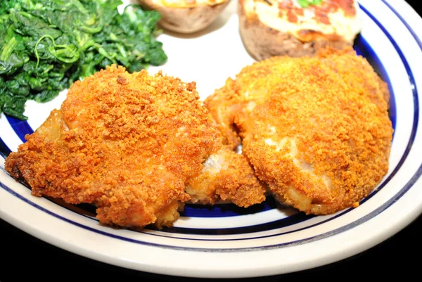 おいしい野菜の双方とシャキッとした鶏焼き — ストック写真