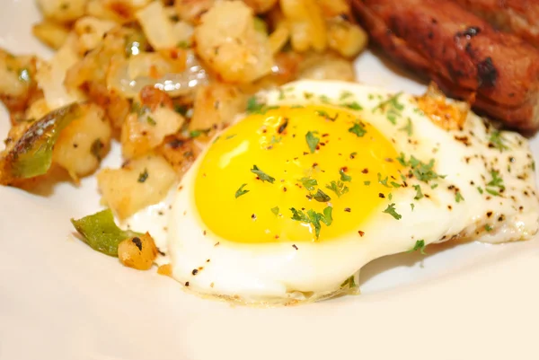 Close-Up of an Over Easy Egg Served — Stock Photo, Image