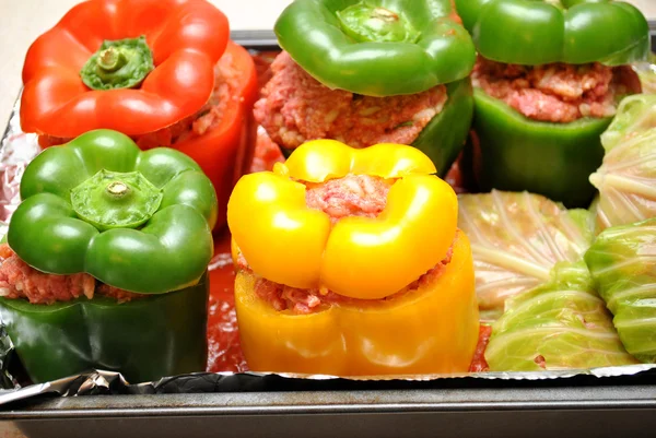 Stuffed Peppers with Stuffed Cabbage on the Side — Stock Photo, Image