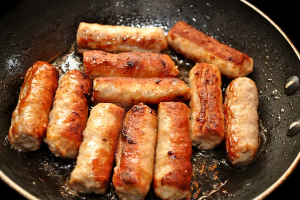 Close-Up of Sausage Links Frying in a Pan — Stock Photo, Image