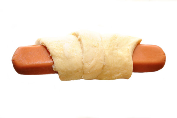 Сырые хотдоги, завернутые в круассан-роллс
