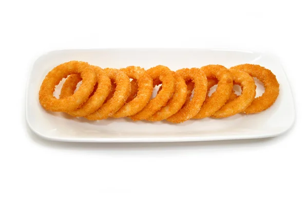 Луковые кольца на блюдечке — стоковое фото