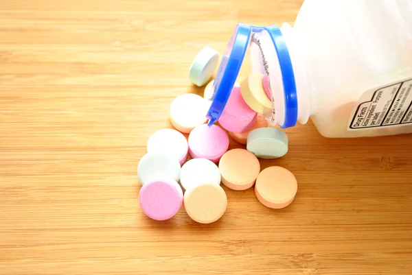 Antacids on a Wooden Table — Stock Photo, Image
