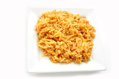 Taco Aromalı kahverengi pirinç bir plaka üzerinde