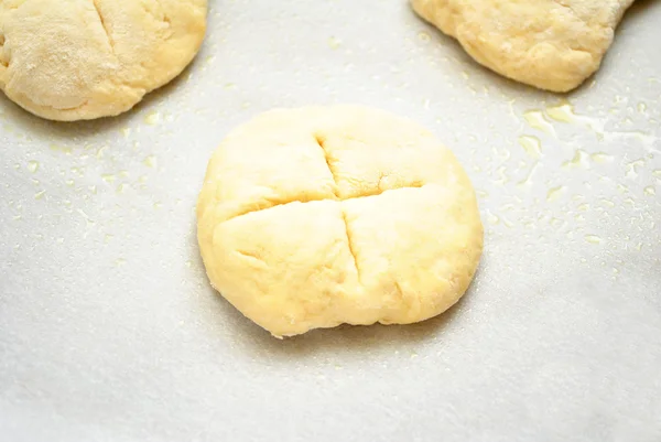 Rohes Brötchen — Stockfoto