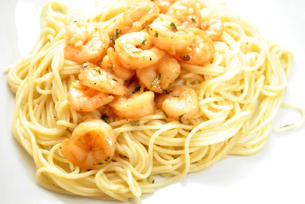 Räkor scampi på pasta — Stockfoto