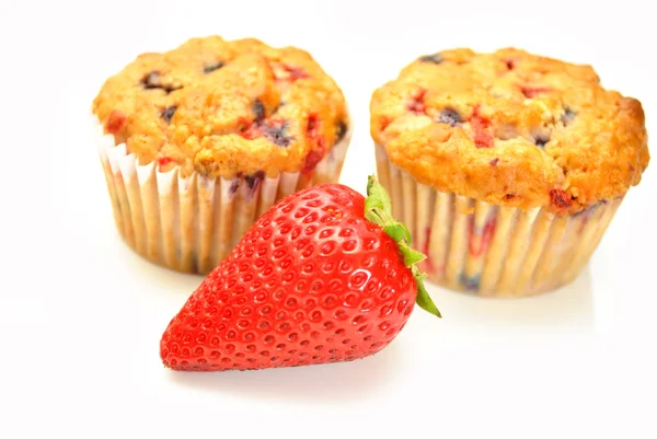 Whole Strawberry in Front of Two Berry Muffins — Stock Photo, Image