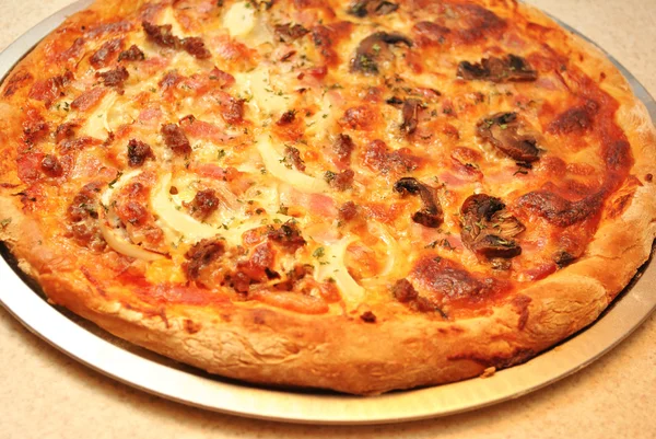 Carne Gourmet y Pastel de Pizza Vegetal — Foto de Stock