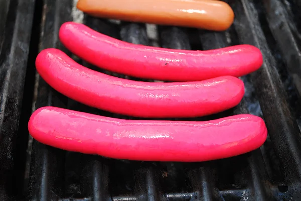 Red Ball Park Franks en una parrilla — Foto de Stock