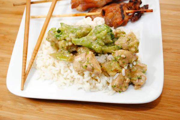 Chicken and Broccoli with Chop Sticks — Stock Photo, Image
