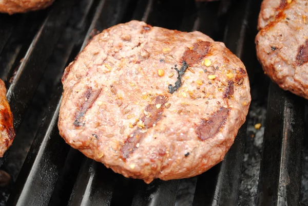 Close-Up of a Grilling Hamburger — Stock Photo, Image