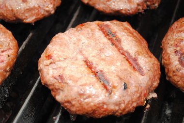 Altın bowned burger bir ızgara