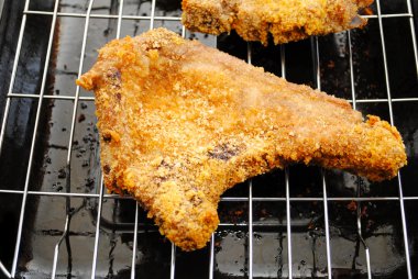 yakın up ekmekli pişmiş pirzola