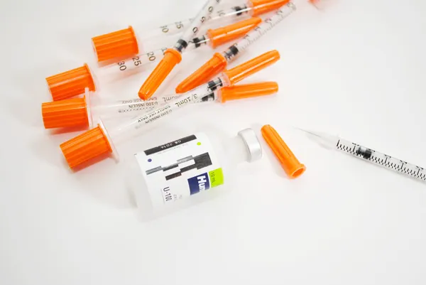 Disposible Needles with a Vial of Insuline — Stock Photo, Image