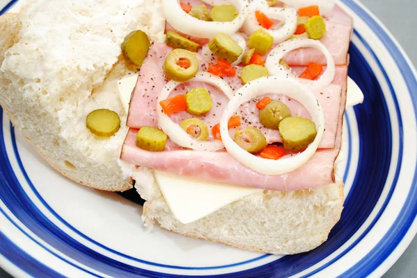 Jambonlu ve peynirli sandviç hoagie tekerleği — Stok fotoğraf