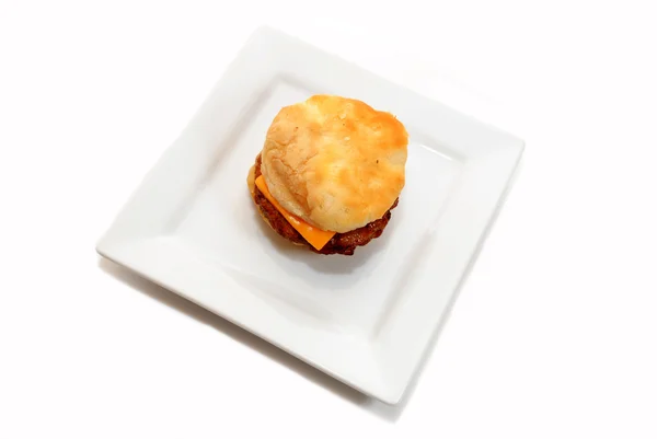 ソーセージとチーズのサンドイッチのトップ ビュー — ストック写真