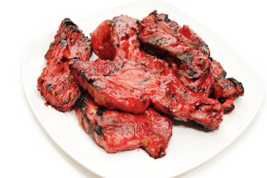 Beyaz bir plaka üzerinde Çin yapışkan Barbekü kaburga