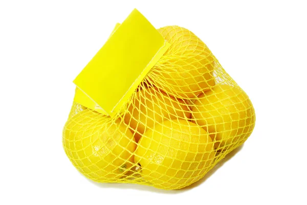 ネット袋で購入された複数の有機性レモン — ストック写真