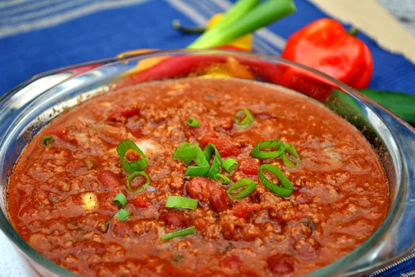 Chili de carne com pimentas picantes — Fotografia de Stock