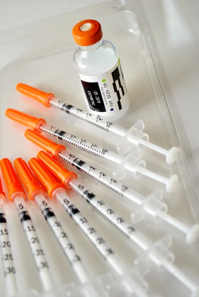 Medical Needles with a Drug Vial — Stock Photo, Image