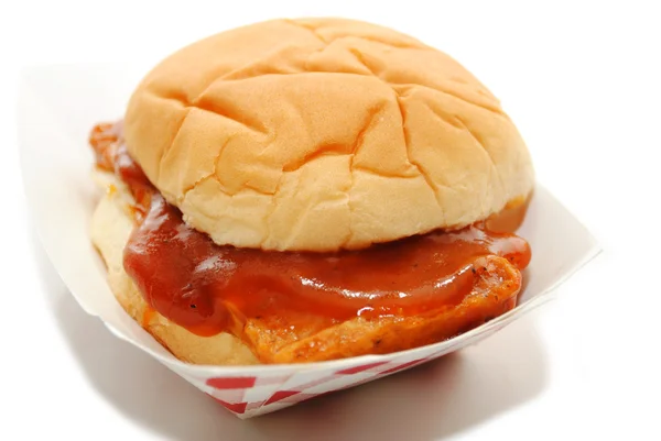 Vegye ki a kicsontozott sertés szendvicset egy tekercs — Stock Fotó