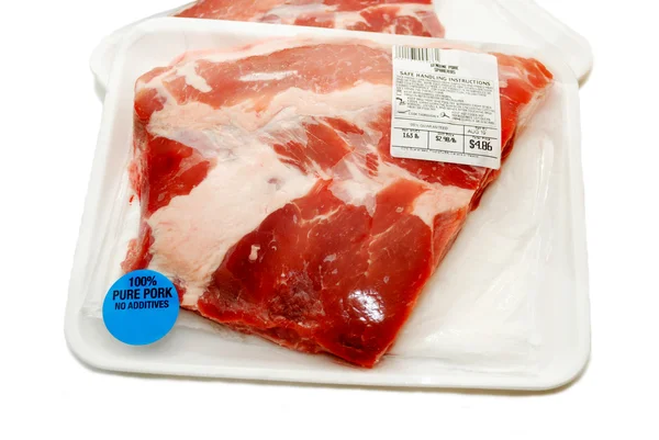 Costillas de cerdo de hueso en un paquete — Foto de Stock