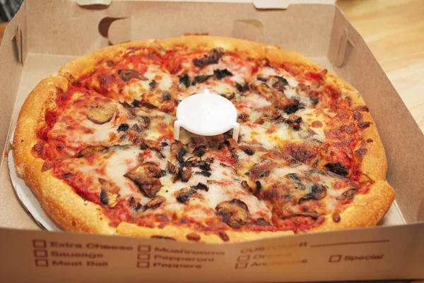 Cogumelo Pizza Queijo Uma Caixa Take Out — Fotografia de Stock